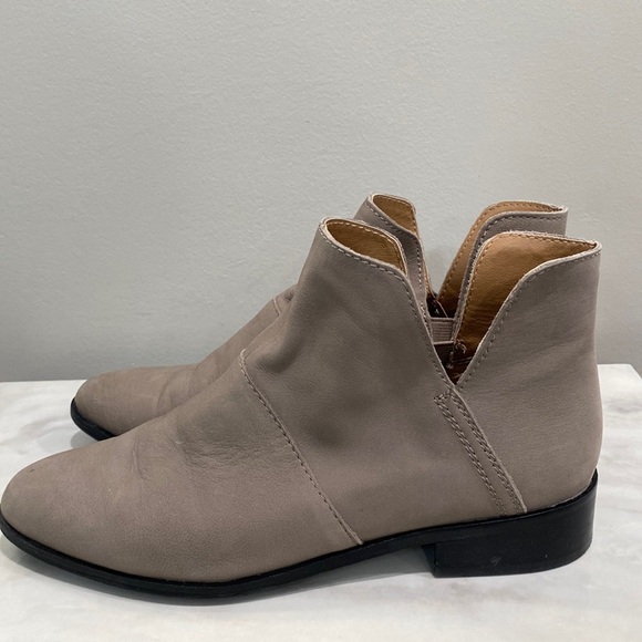 Lucky Brand Nude Beige Leather Ankle Booties Size 7.5 - Picture 1 of 10